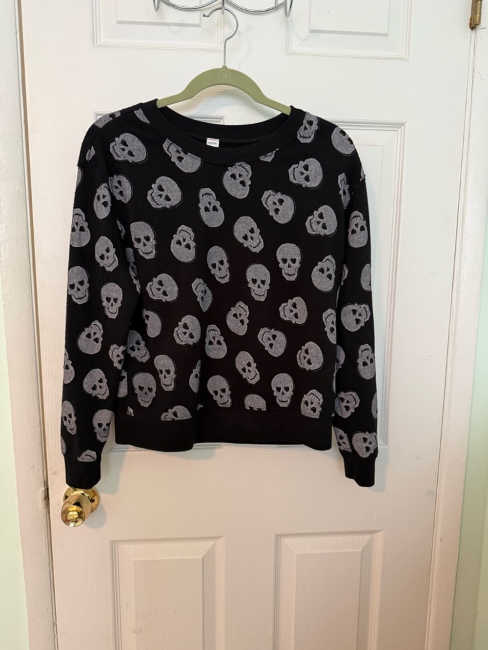 No Boundaries Skull Sweatshirt Size Medium, 7-9,Goth, Grunge, Soft Comfortable